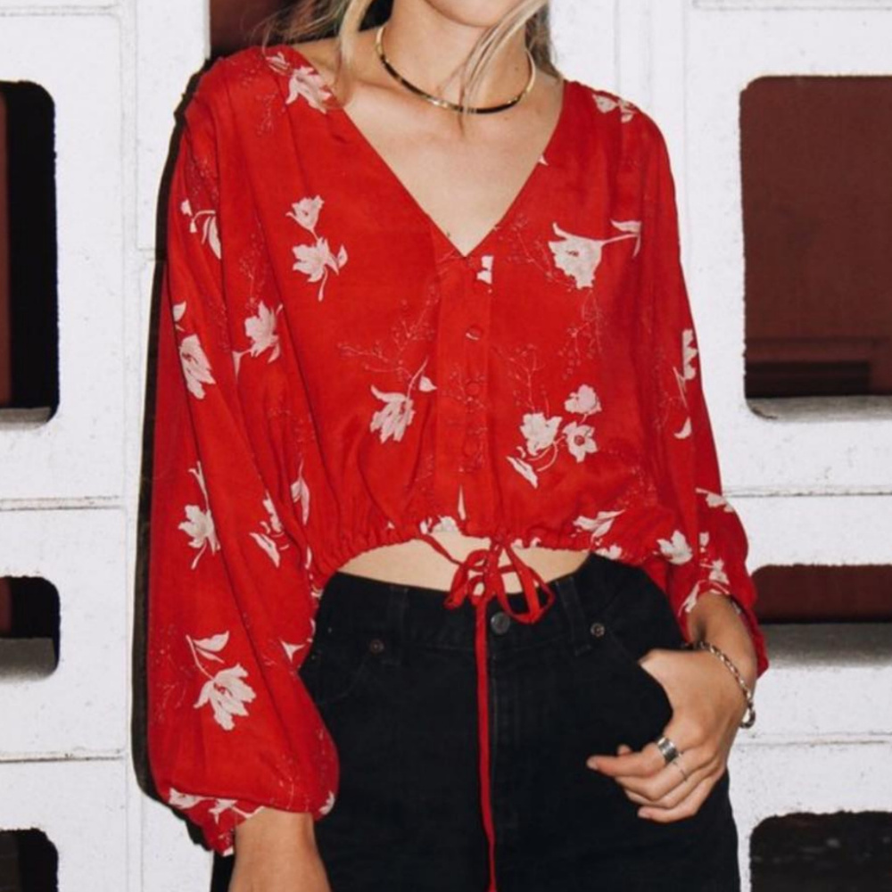 Knot Sisters Gomez Top in Scarlet Tulips Print